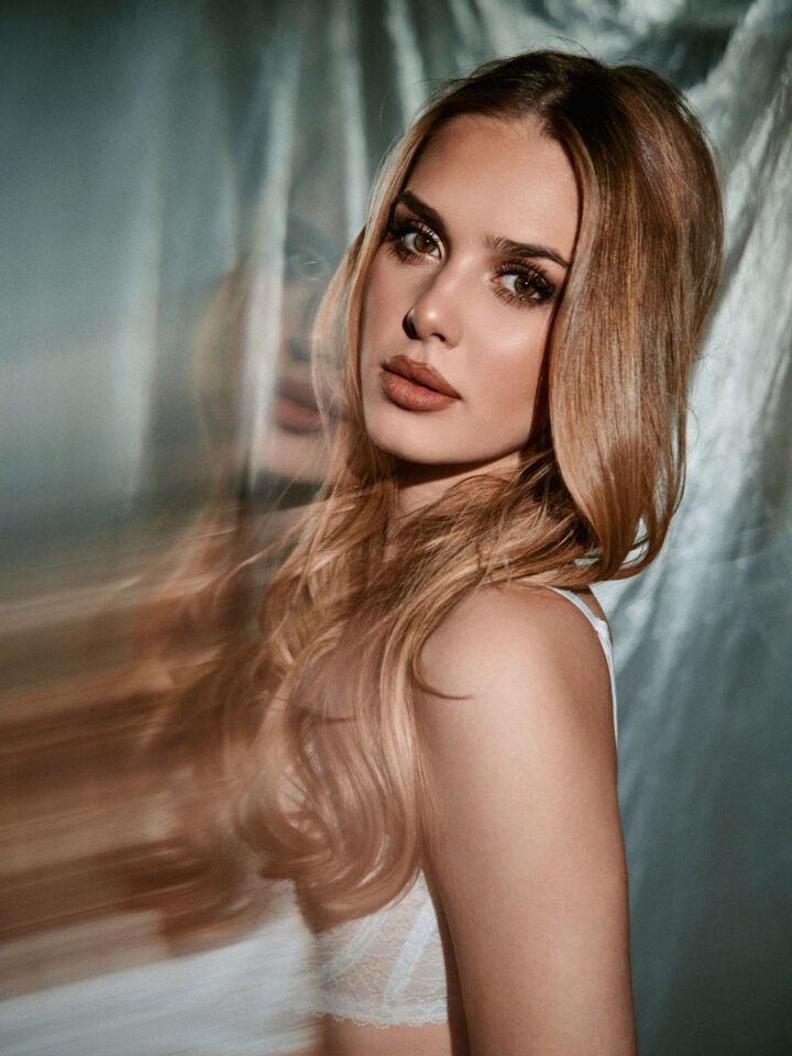 Natalie Cupák – hlavní fotografie